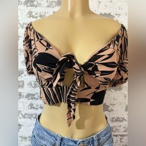 Wild Fable Black and Tan Tie-Front Crop Top